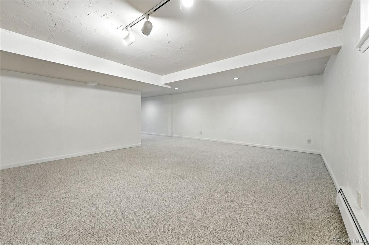 Empty room, Interior, Recessed Lighting