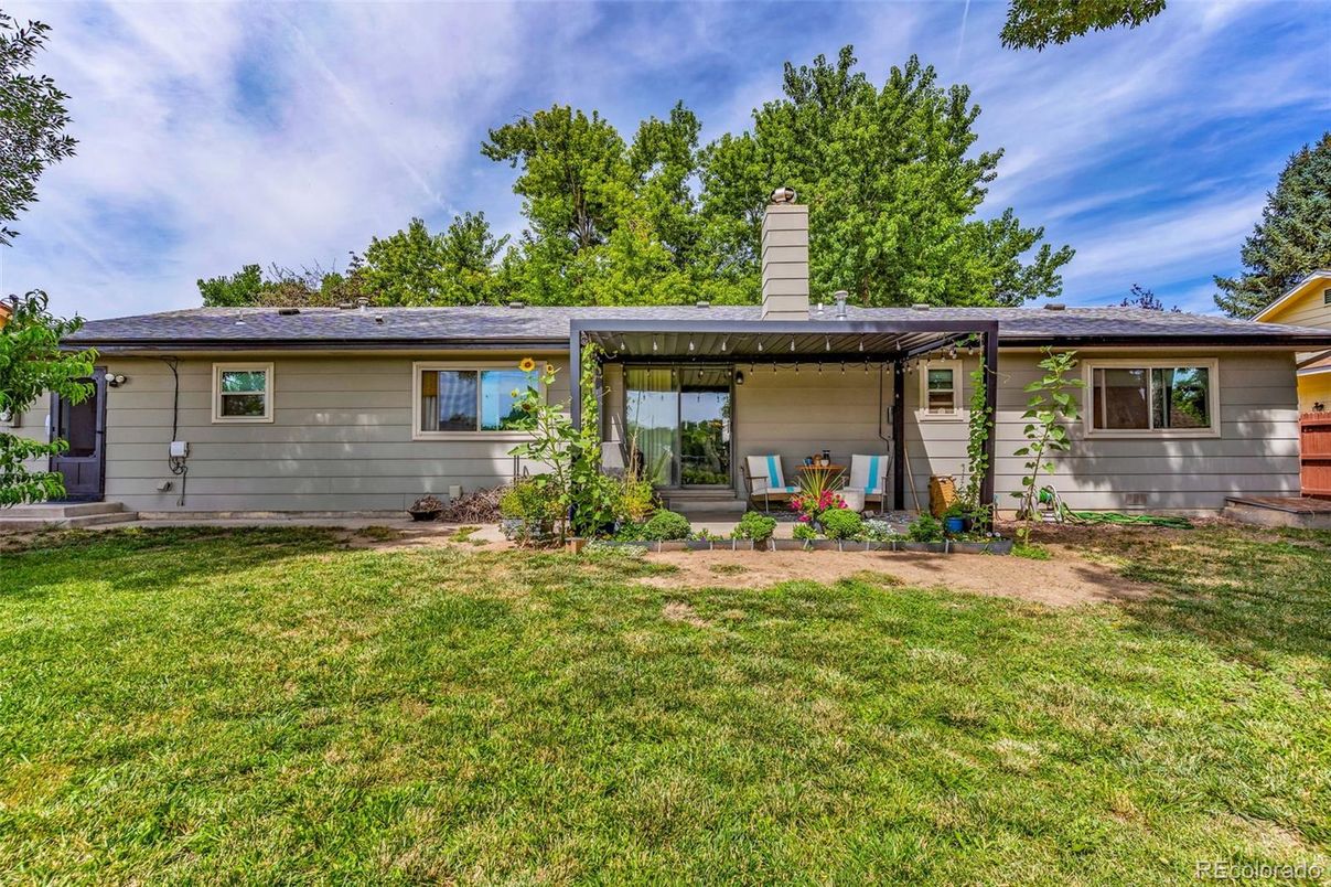 Backyard, Exterior, Facade, Ranch
