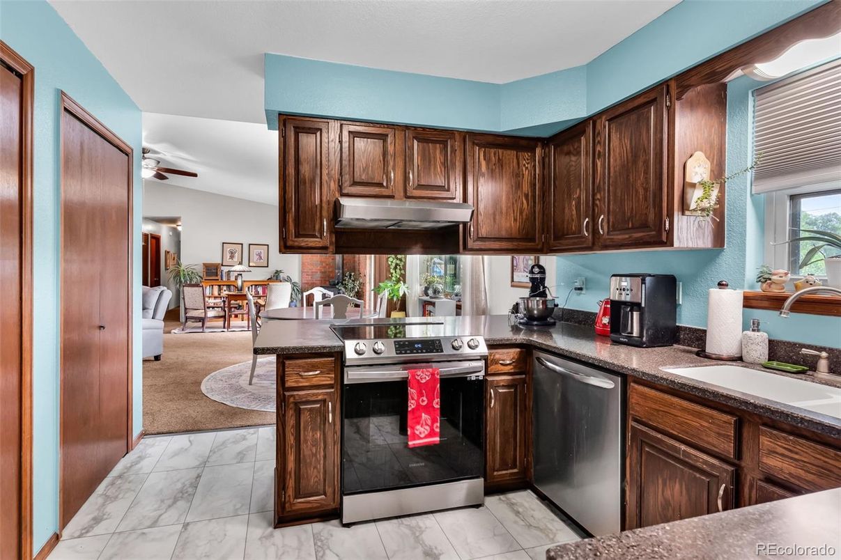 Dining room, Interior, Kitchen, Marble, Stainless Steel Appliances