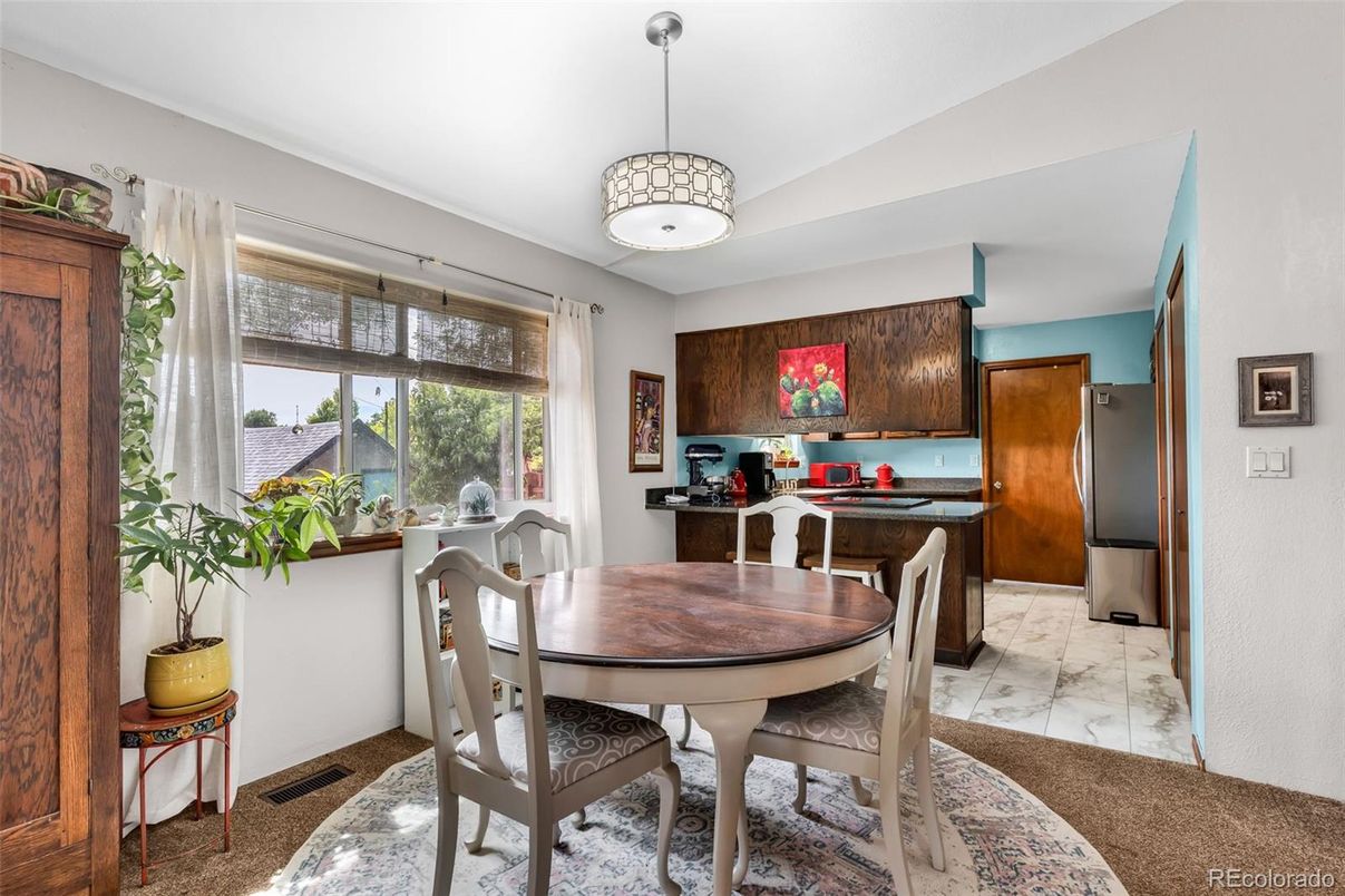 Dining room, Interior, Kitchen, Marble, Pendant Lights