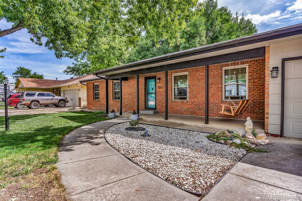 Exterior, Facade, Brick Facade, Ranch