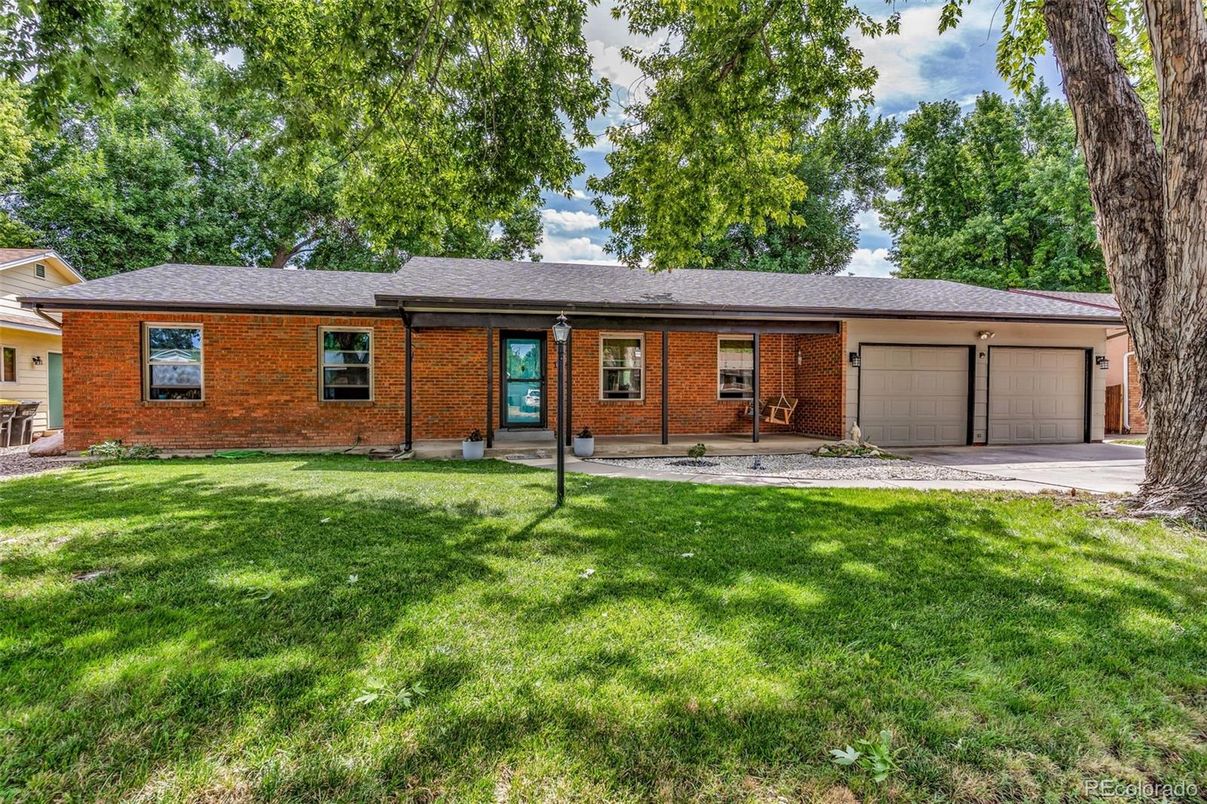 Attached, Backyard, Exterior, Facade, Brick Facade, Ranch