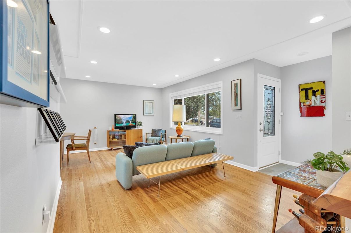 Interior, Living room, Recessed Lighting, Wood Texture Flooring