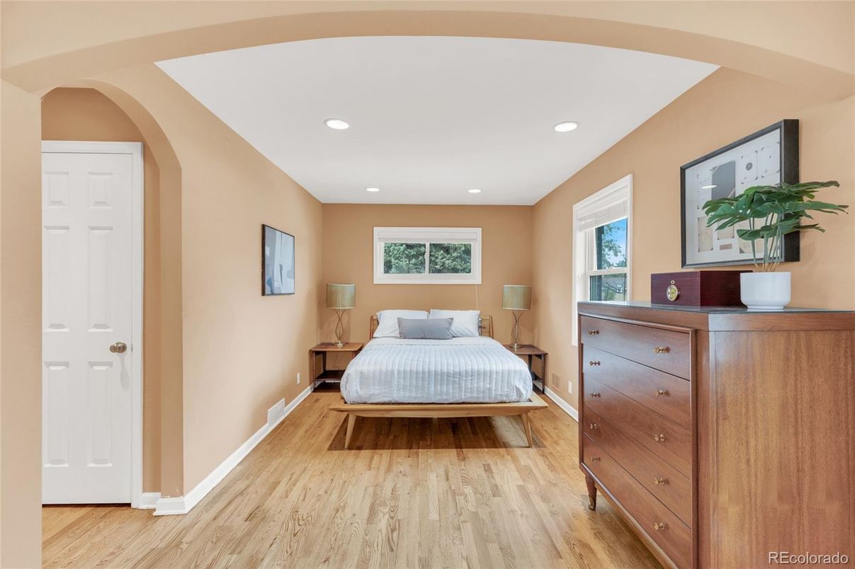 Bedroom, Interior, Recessed Lighting, Wood Texture Flooring