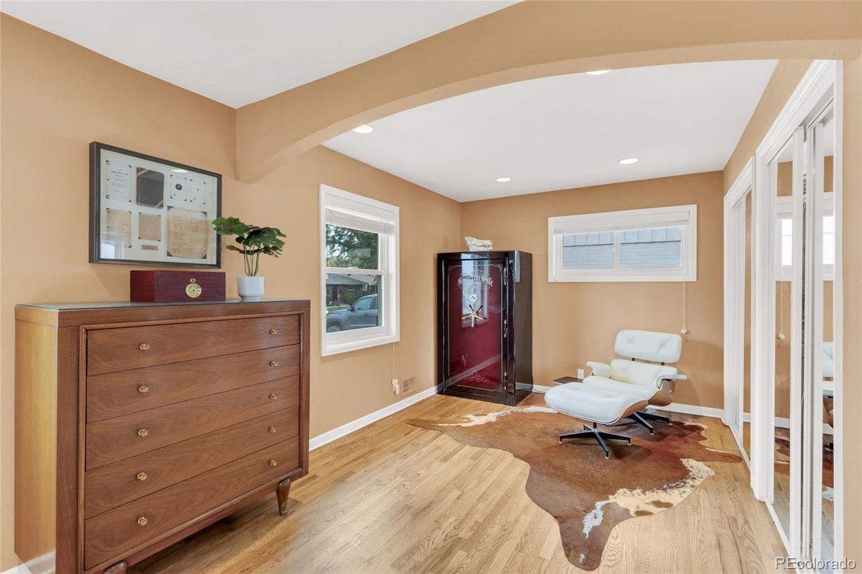 Interior, Recessed Lighting, Wood Texture Flooring