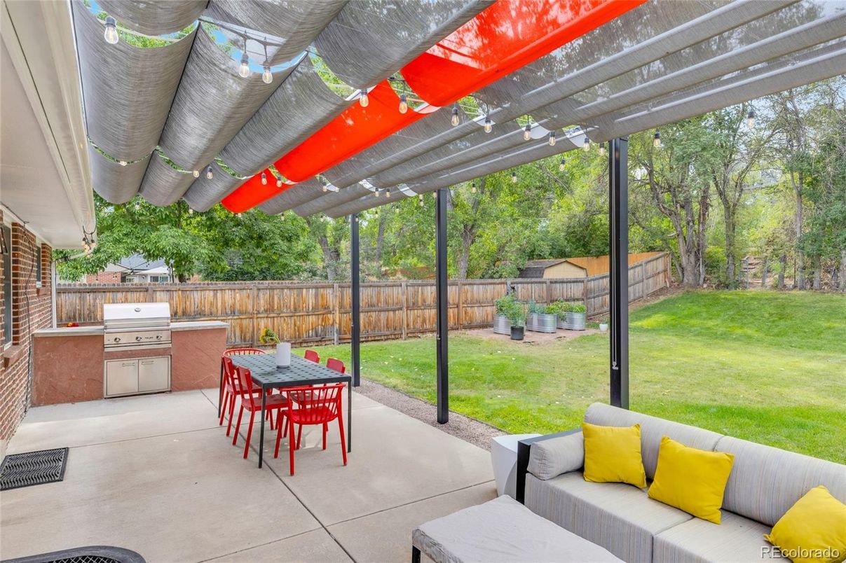 Backyard, Exterior, Outdoor Kitchen