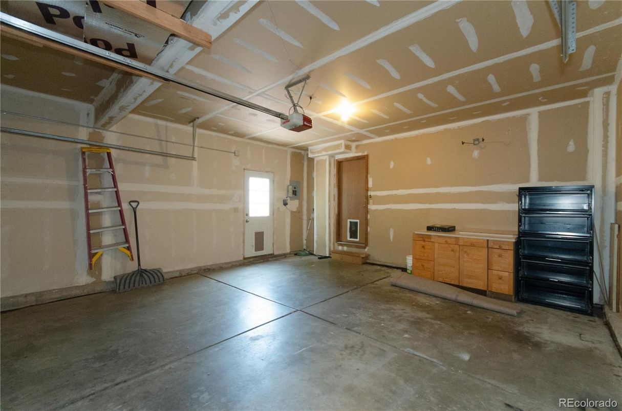 Garage, Interior
