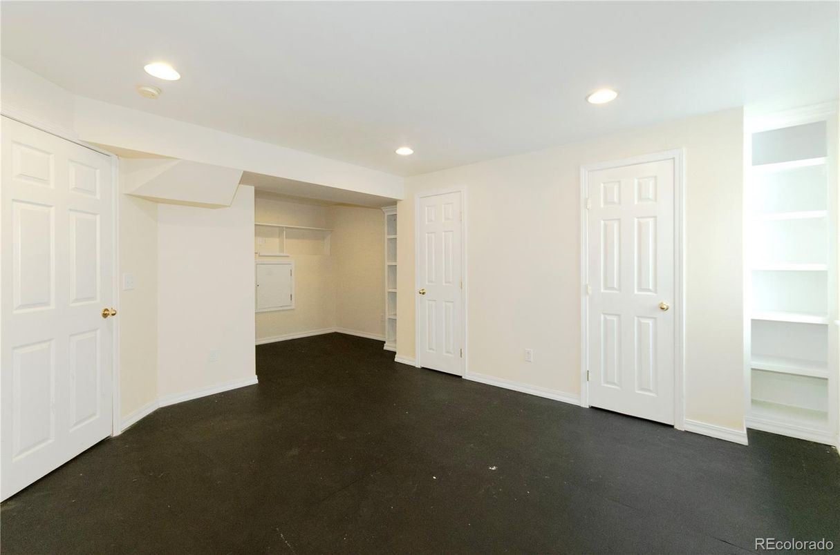Empty room, Interior, Recessed Lighting