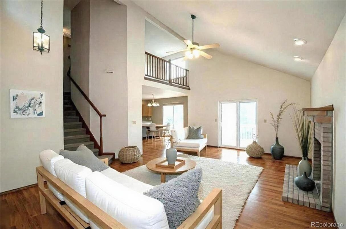 Interior, Living room, Pendant Lights, Recessed Lighting, Wood Texture Flooring