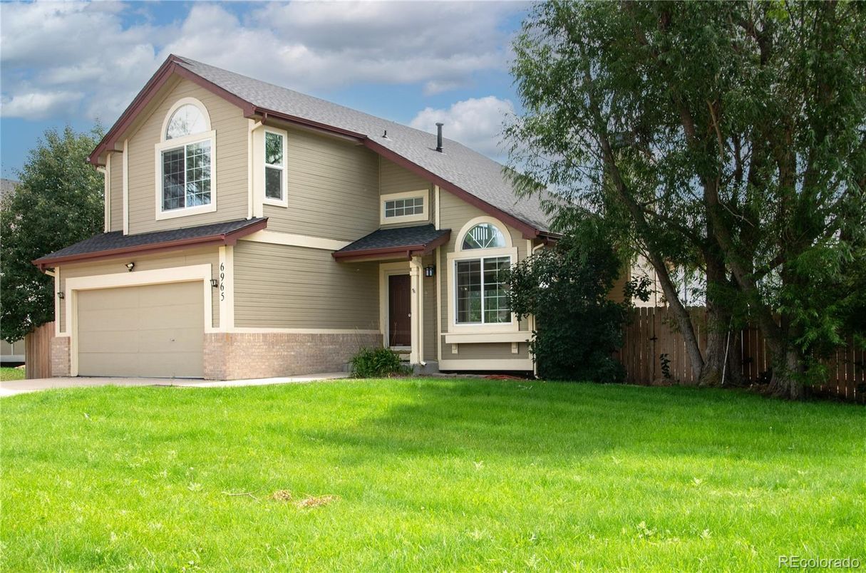 Attached, Exterior, Facade, Farmhouse