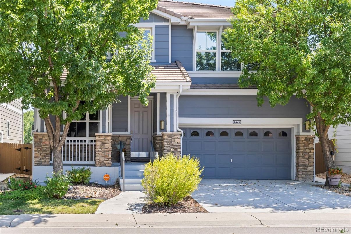 Attached, Exterior, Facade, American Craftsman