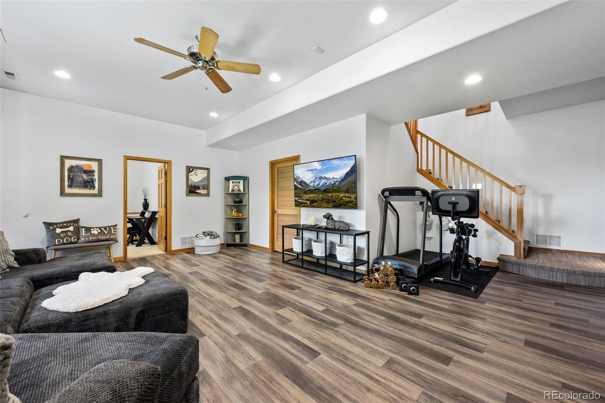 Fitness Equipment, Interior, Recessed Lighting, Wood Texture Flooring