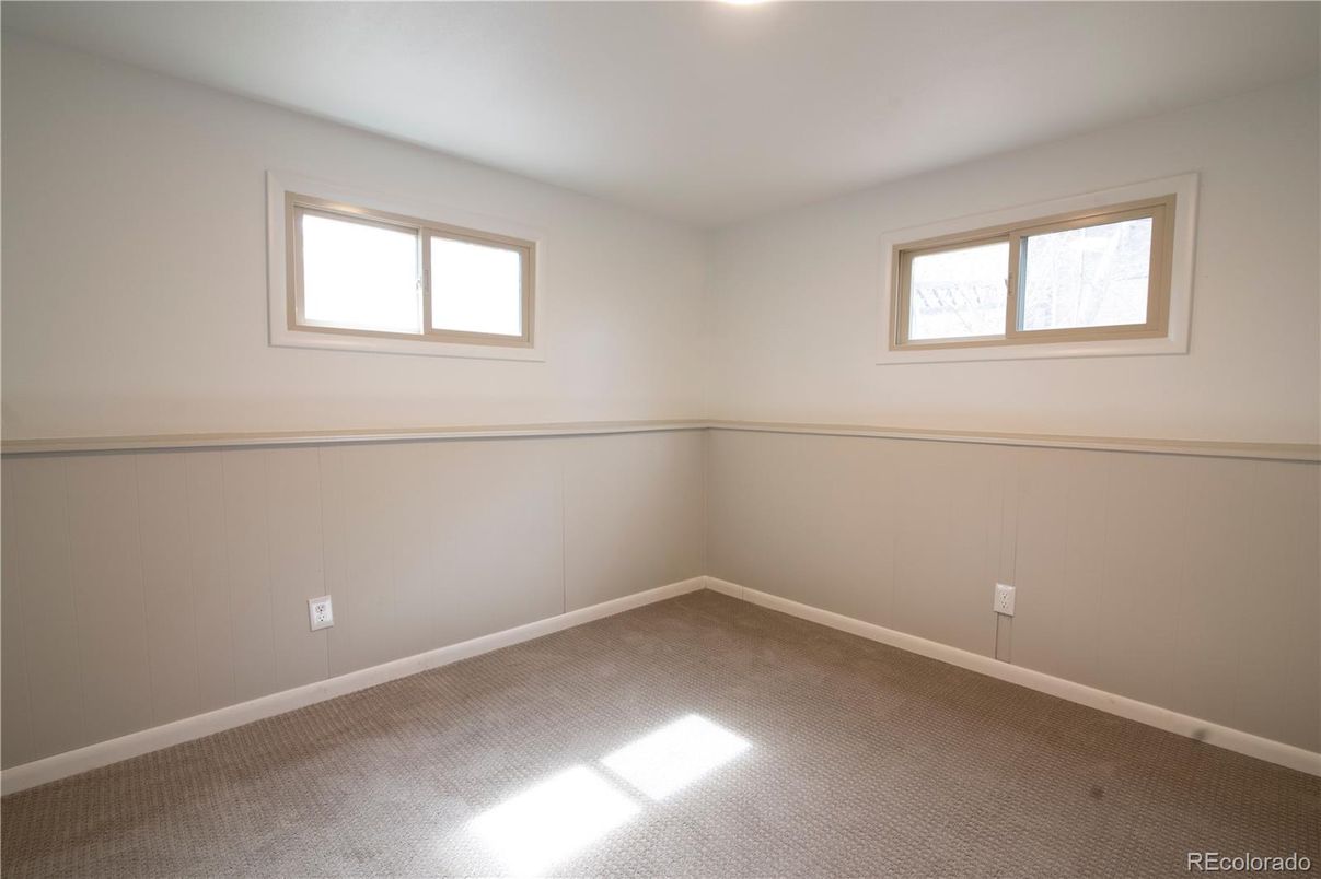Empty room, Interior