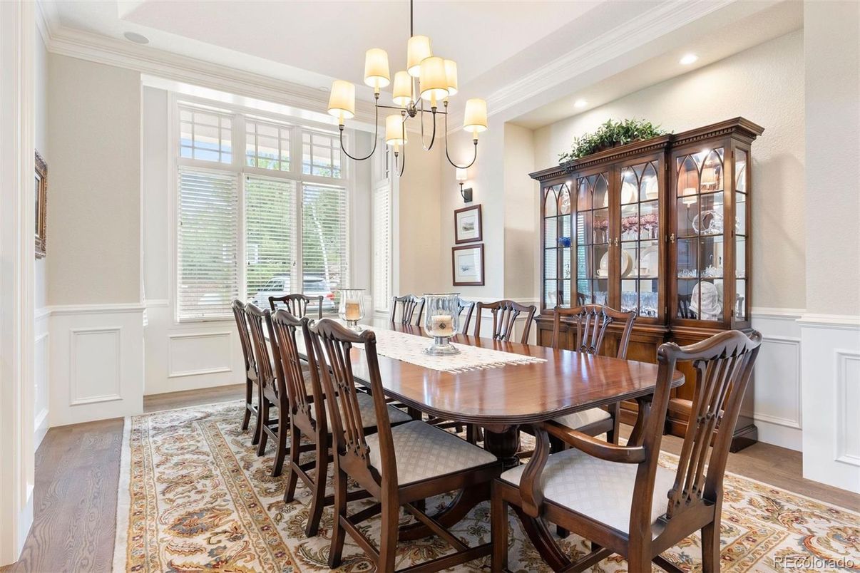 Chandelier, Dining room, Interior, Recessed Lighting, Wood Texture Flooring