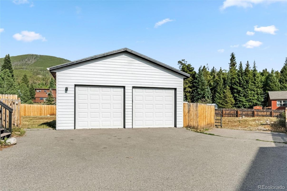 Detached Garage, Exterior