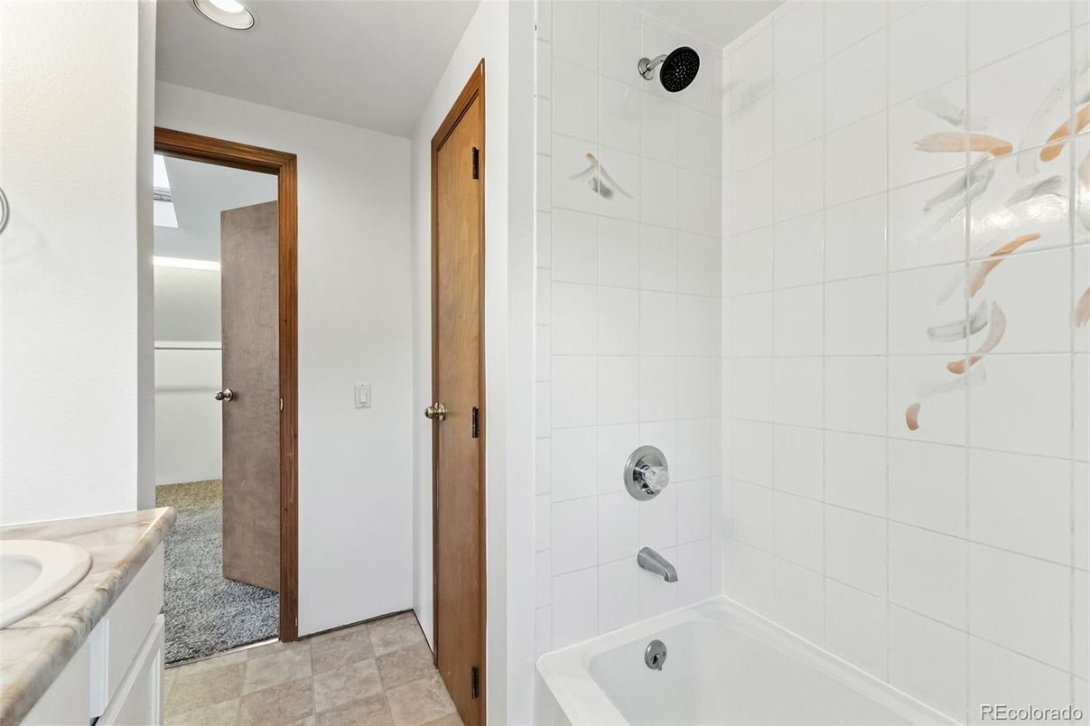 Bathroom, Interior, Recessed Lighting