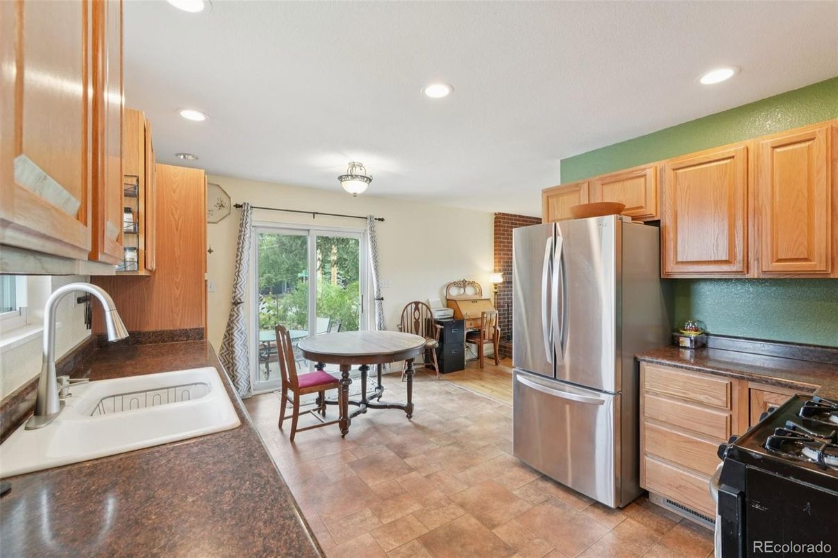 Dining room, Interior, Kitchen, Recessed Lighting, Stainless Steel Appliances