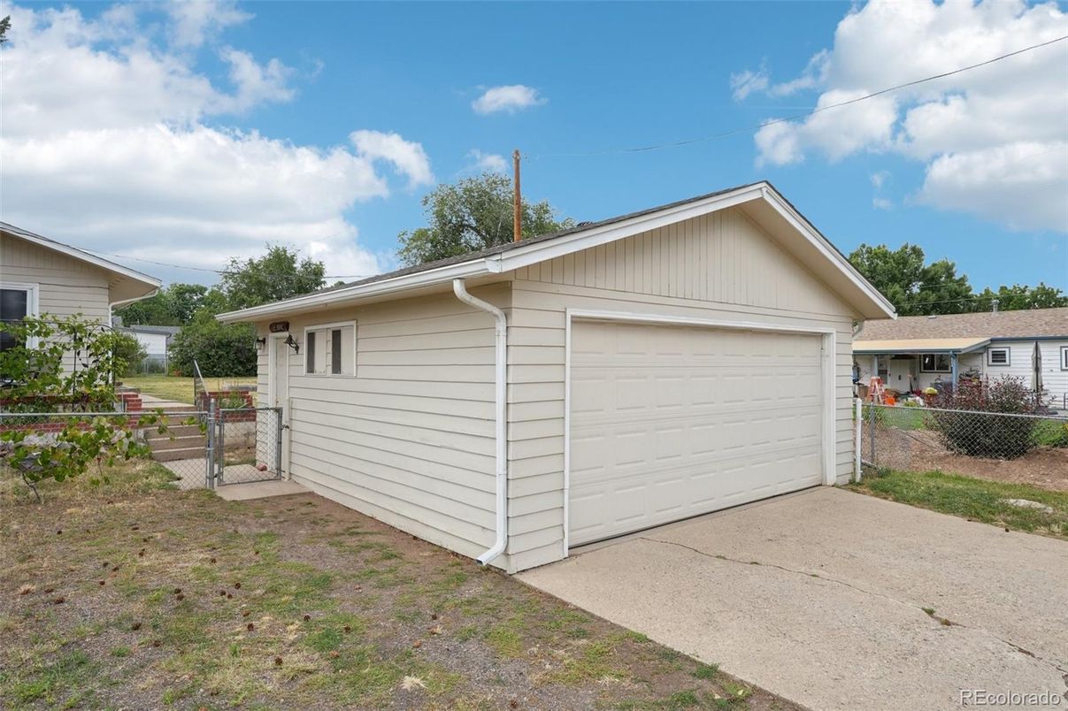 Detached Garage, Exterior