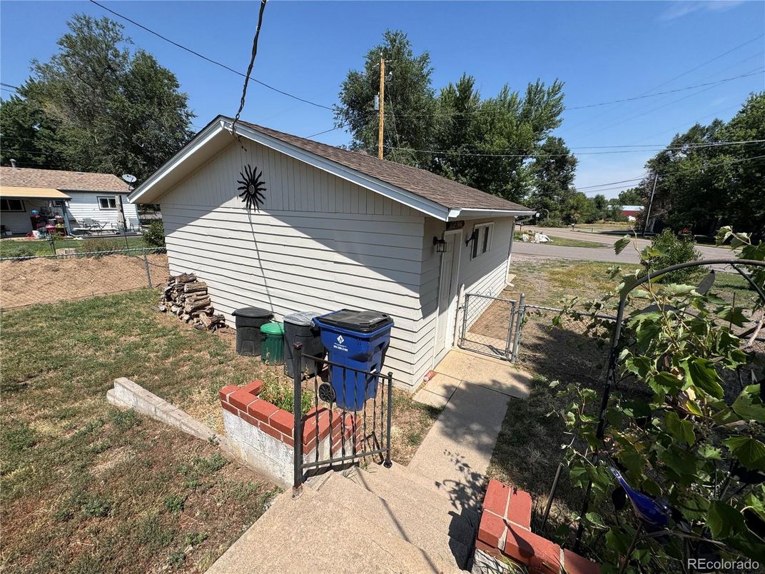 Backyard, Detached Garage, Exterior