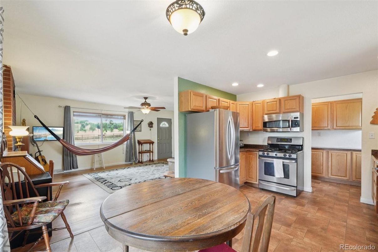Dining room, Interior, Kitchen, Recessed Lighting, Stainless Steel Appliances