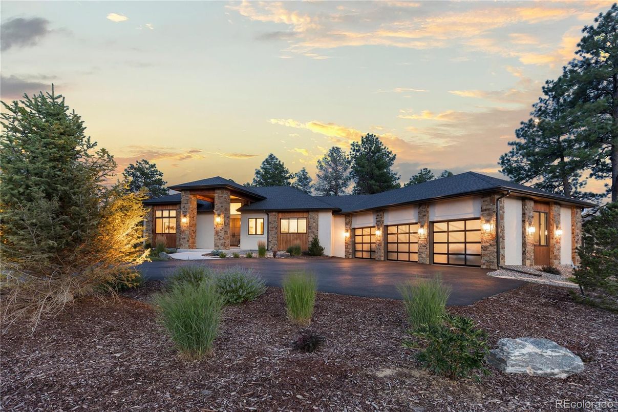 Attached, Exterior, Facade, Ranch