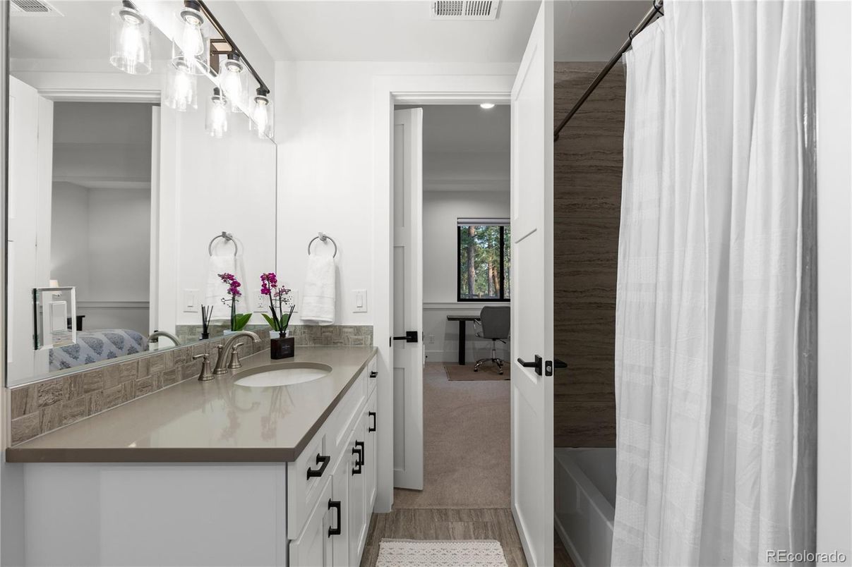 Bathroom, Dual Sink Vanities, Interior