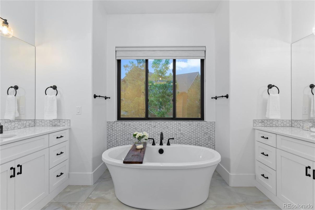 Bathroom, Free Standing Baths, Interior