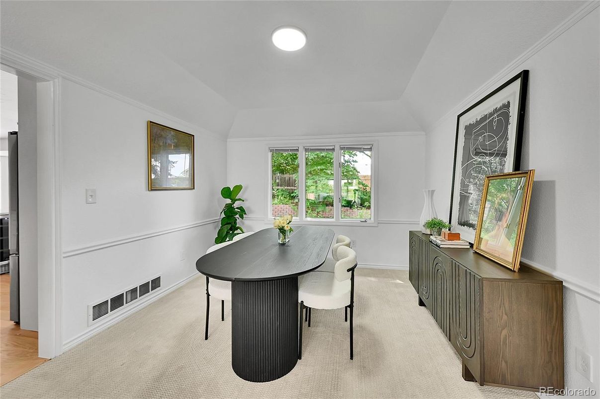 Dining room, Interior, Recessed Lighting