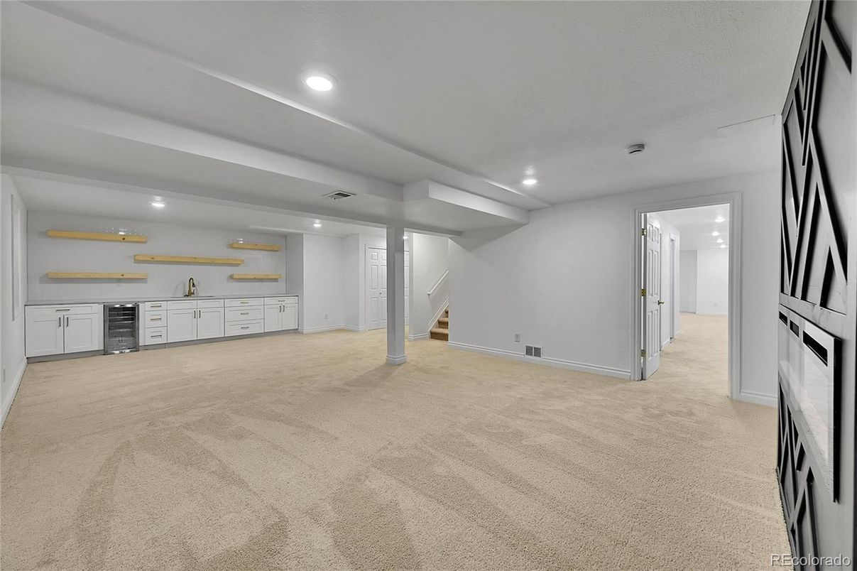 Empty room, Interior, Recessed Lighting