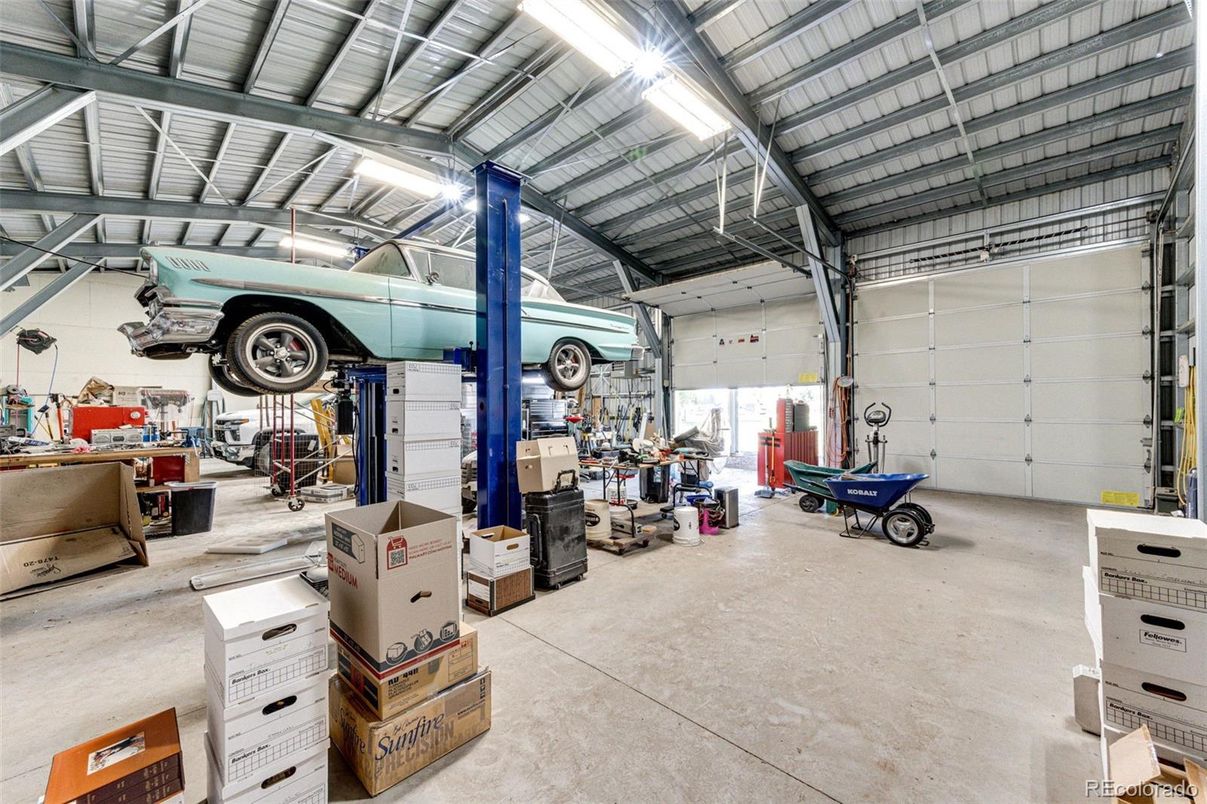 Garage, Interior
