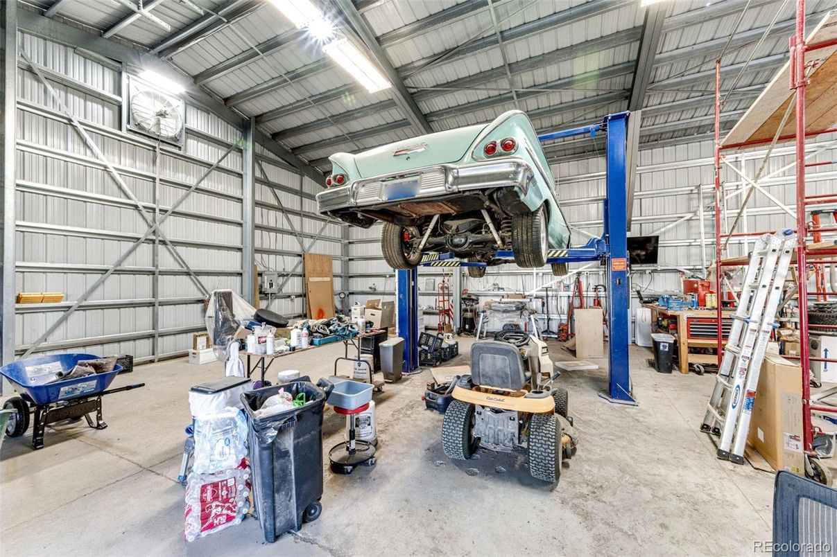 Garage, Interior