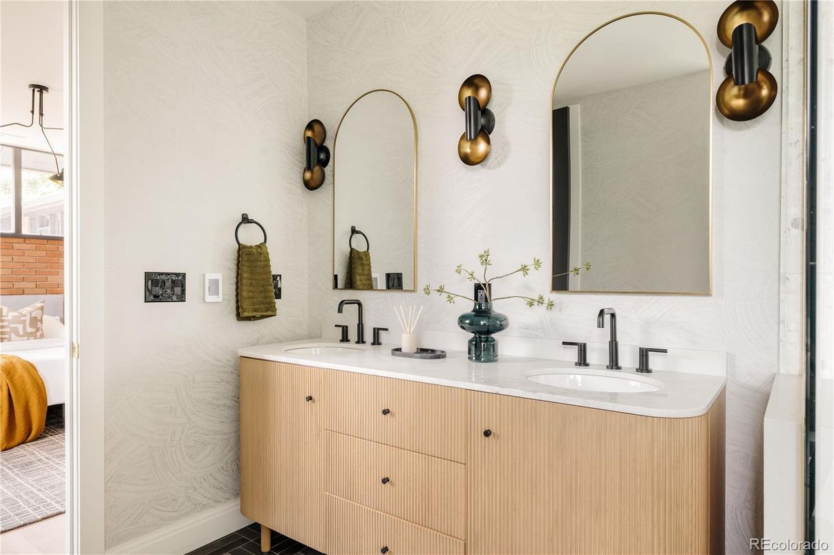 Bathroom, Dual Sink Vanities, Interior
