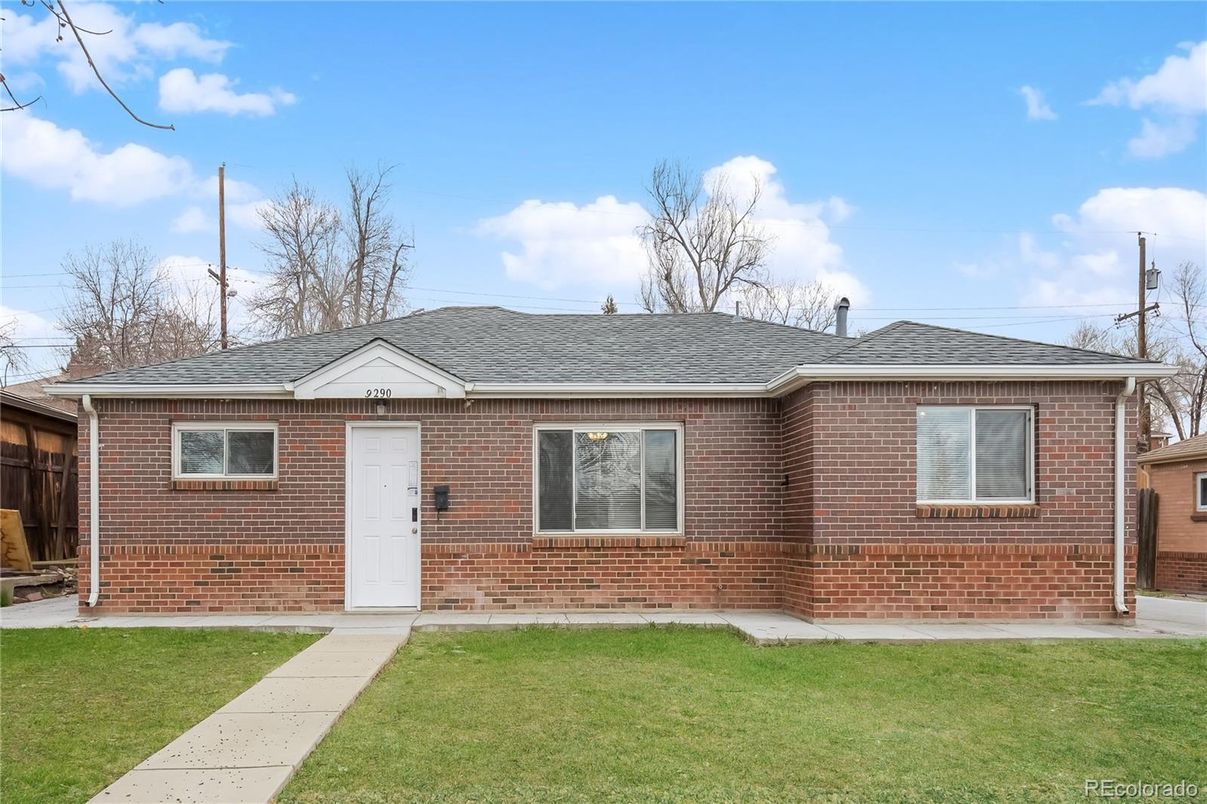 Exterior, Facade, Brick Facade, Split Level