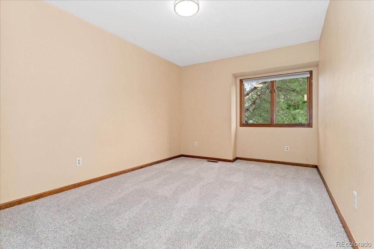 Empty room, Interior