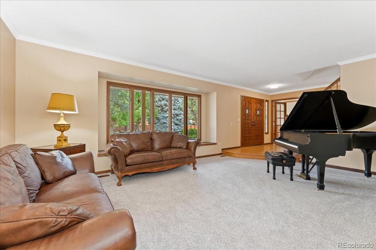 Interior, Living room, Piano