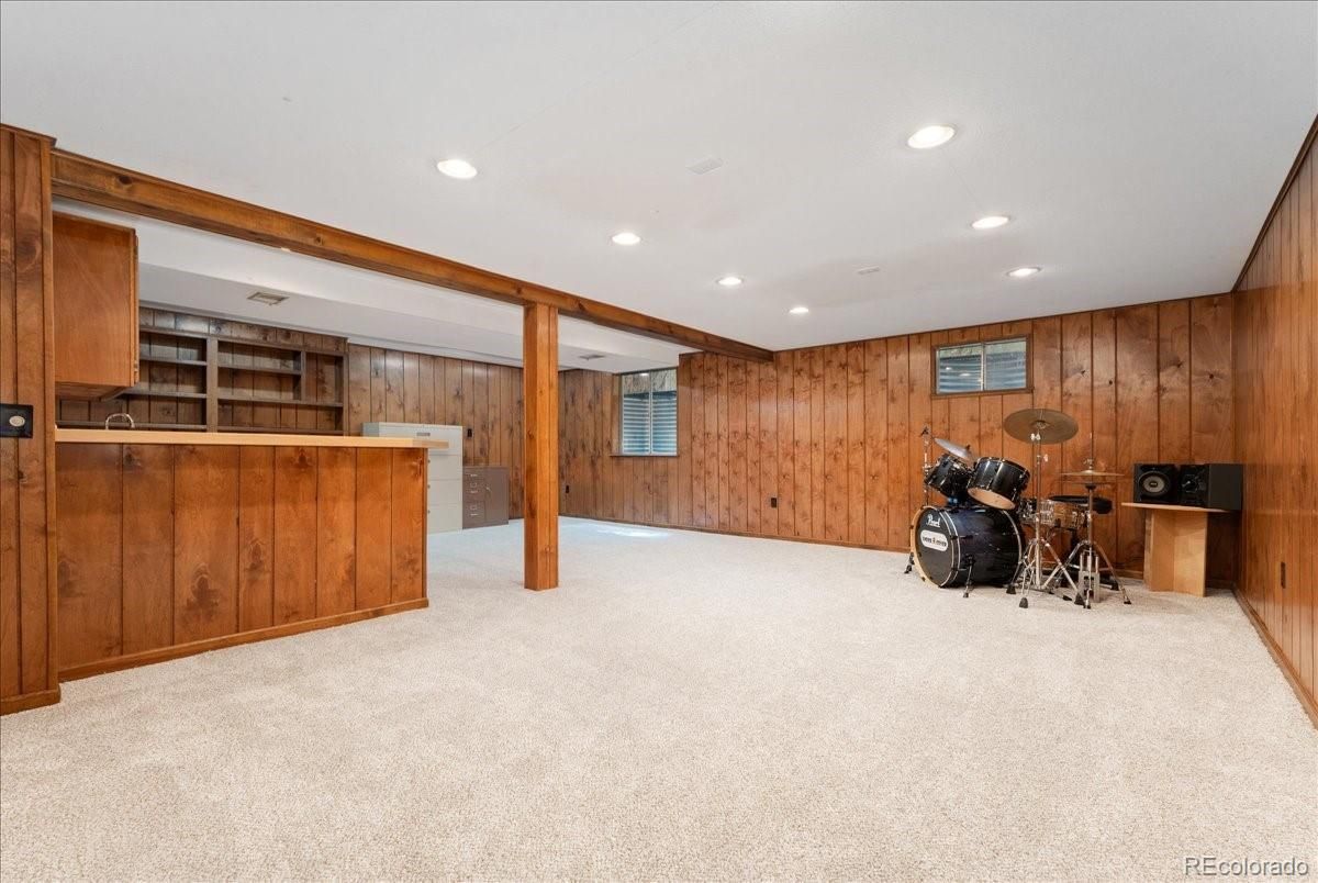 Empty room, Interior, Recessed Lighting, Wooden Walls