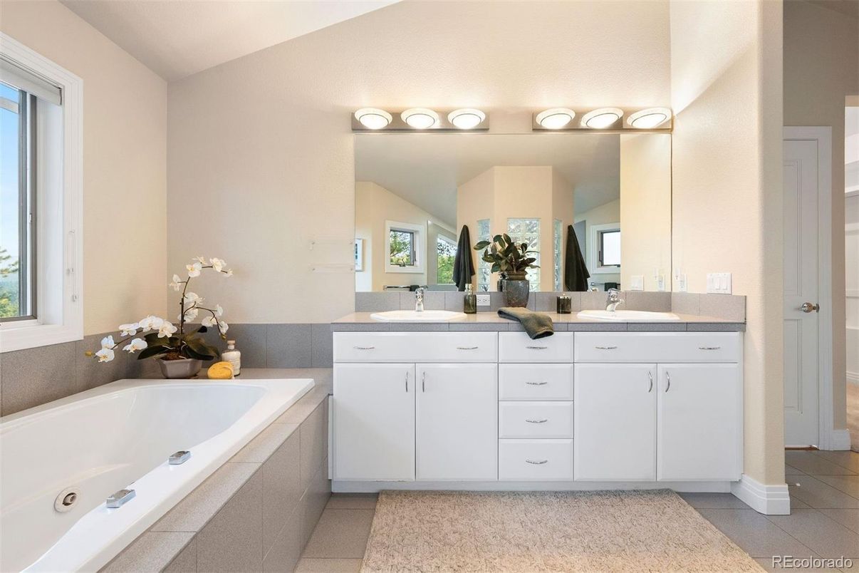 Bathroom, Dual Sink Vanities, Interior