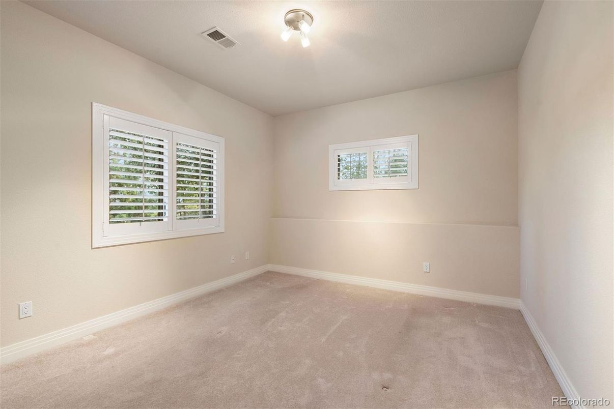 Empty room, Interior