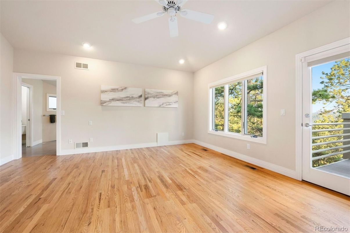 Empty room, Interior, Recessed Lighting, Wood Texture Flooring