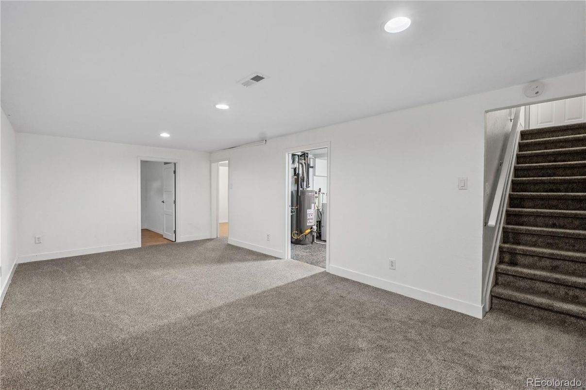 Empty room, Interior, Recessed Lighting
