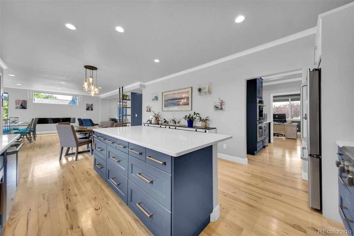 Dining room, Interior, Kitchen, Pendant Lights, Recessed Lighting, Wood Texture Flooring