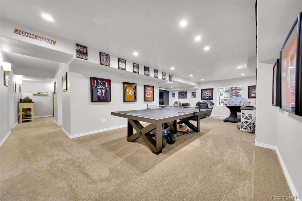 Game Room, Interior, Recessed Lighting