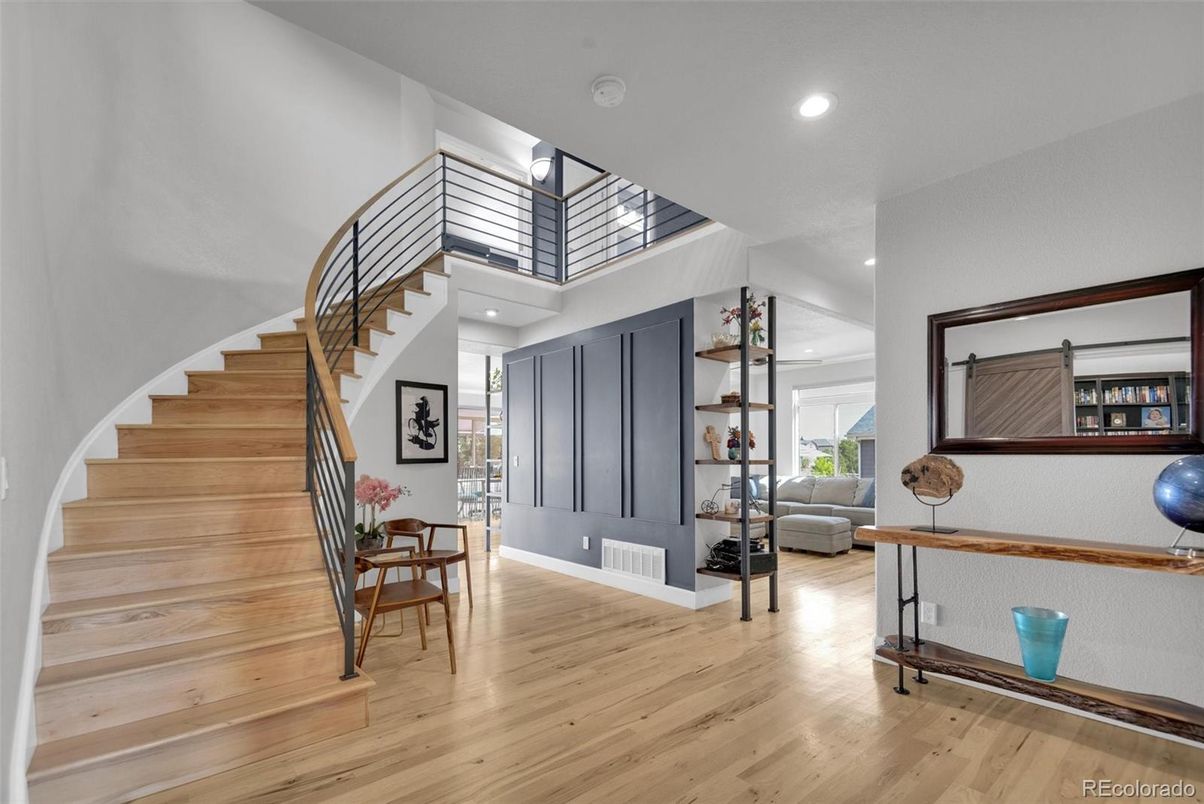 Interior, Recessed Lighting, Wood Texture Flooring
