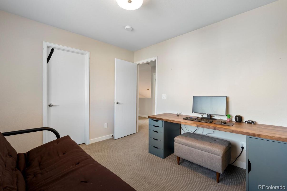 Home Office, Interior