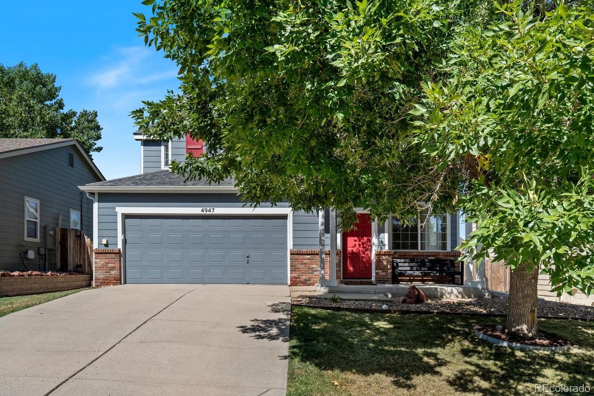 Attached, Exterior, Facade, Ranch
