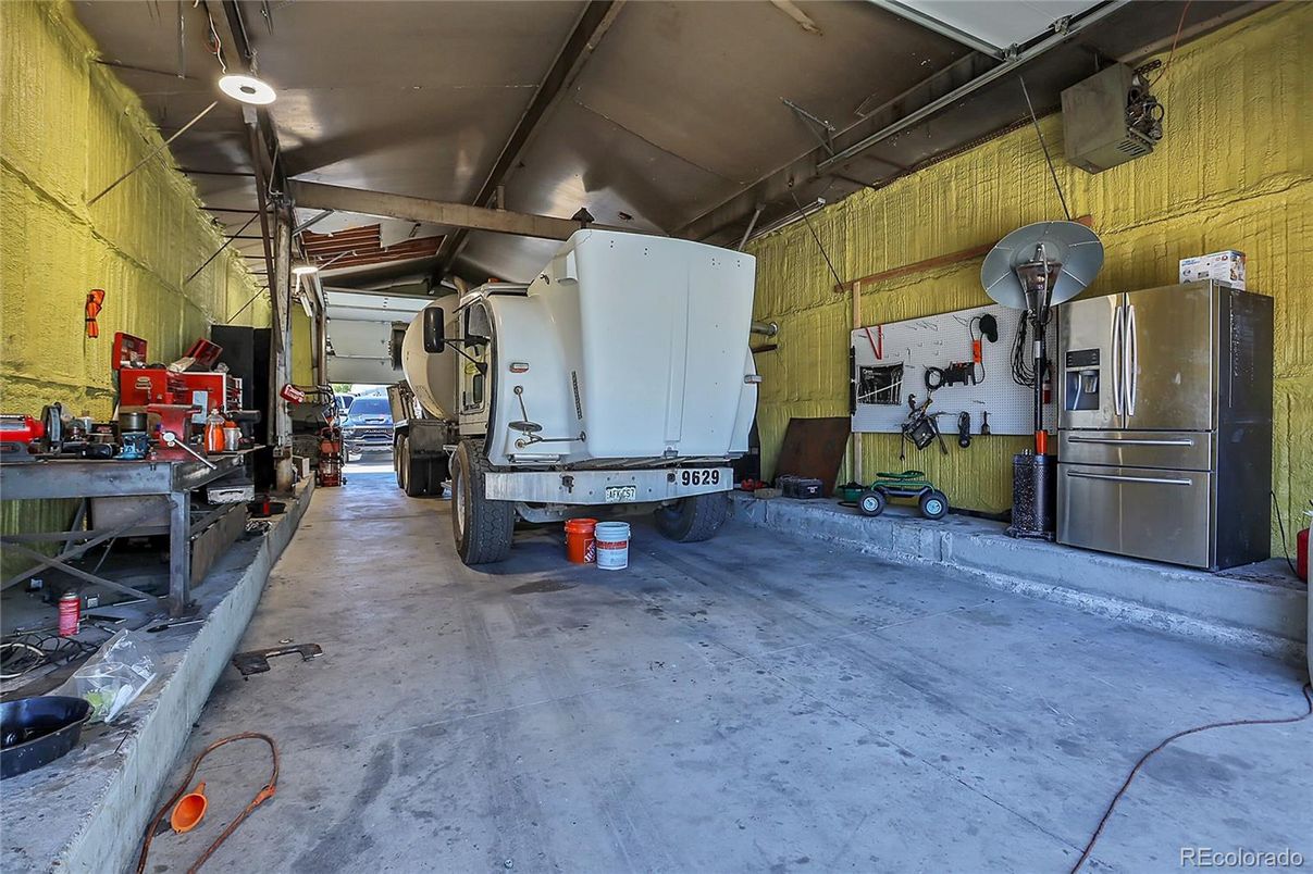 Garage, Interior