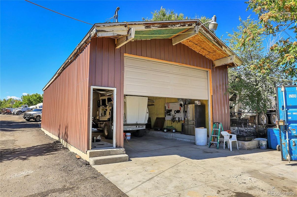 Detached Garage, Exterior