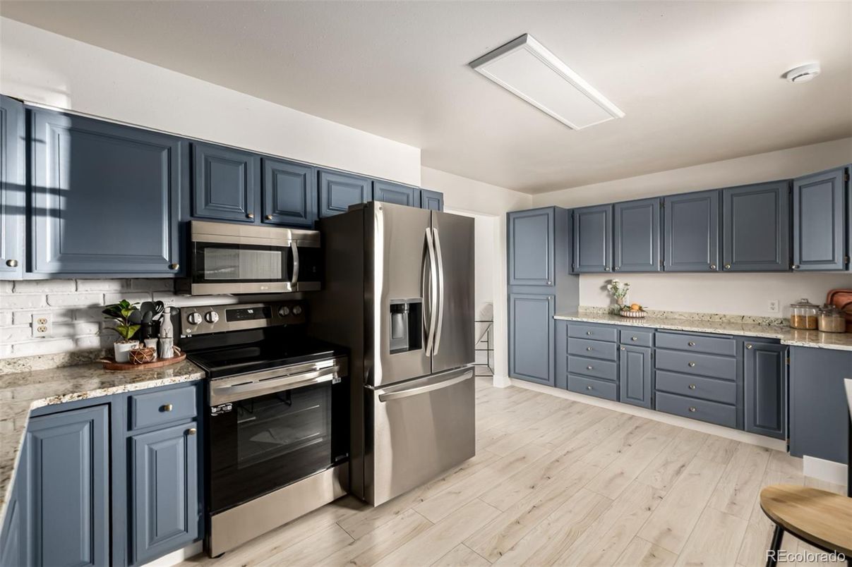 Interior, Kitchen, Stainless Steel Appliances, Wood Texture Flooring
