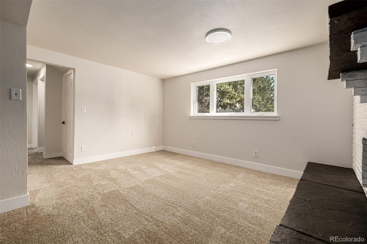 Empty room, Interior