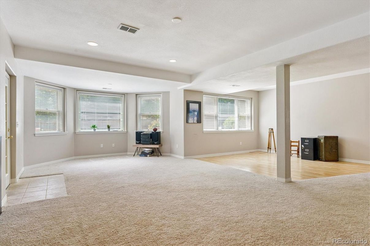 Empty room, Interior, Recessed Lighting, Wood Texture Flooring